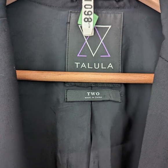 Aritzia Talula boyfriend blazer, Size 2 - Picture 2 of 2